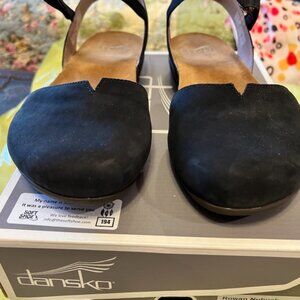 Dansko Women’s Rowan Nubuck Black Shoes With Scotchguard, Size 40